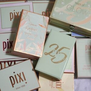 13 Empty pixi product boxes